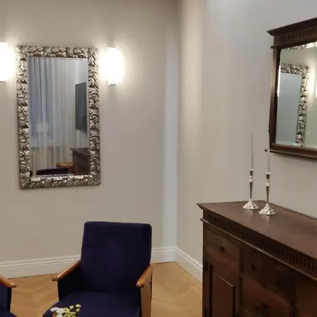 W Modernistycznej Kamienicy W Gdyni 아파트 *