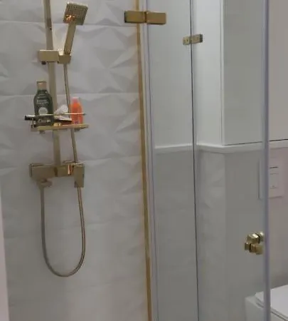 W Modernistycznej Kamienicy W Gdyni * 그디니아