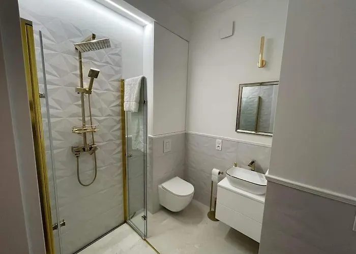 W Modernistycznej Kamienicy W Gdyni غدينيا