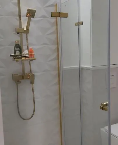 W Modernistycznej Kamienicy W Gdyni * غدينيا